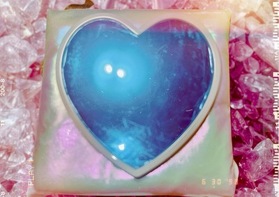 GUCCI beauty accessories heart-shaped compact mirror with a shimmering design